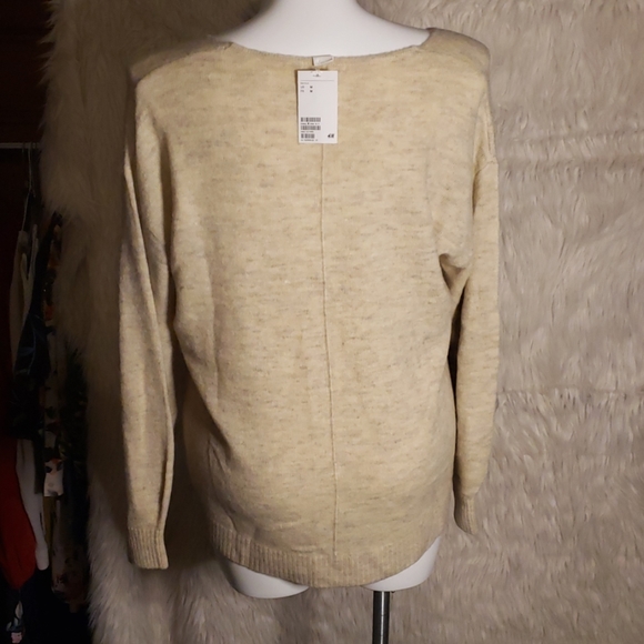 NWT H&M Cream VNeck Sweater - Picture 2 of 4